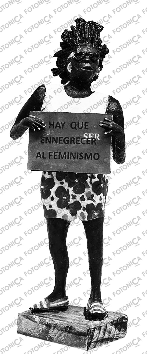 hay que ennegrecer al feminismo (bianco e nero)